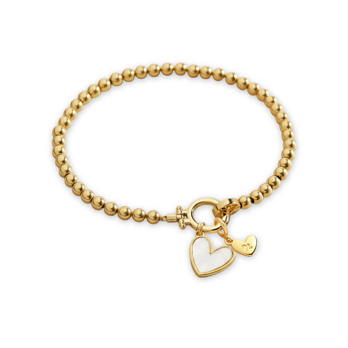 Armbånd med hjerteformet perlemor-initial og hjerteformet charme